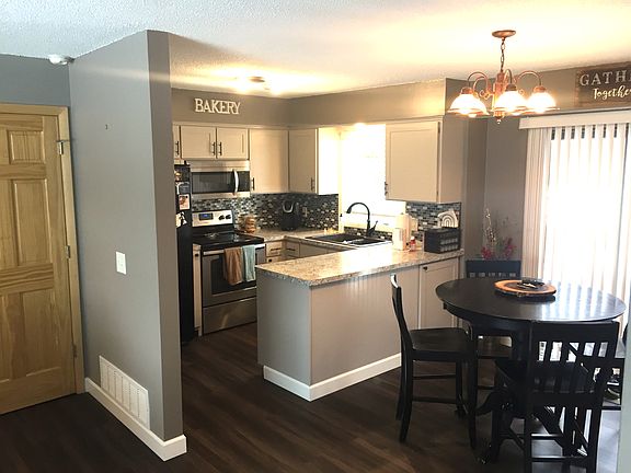 4th image of 11213 Hampshire Ct W