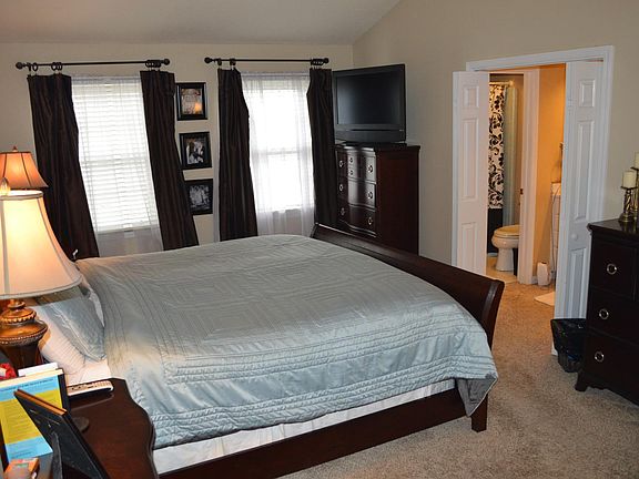 Master bedroom and master bath with walk-in closet. Master is large enough to fit king size bed and oversized furniture.