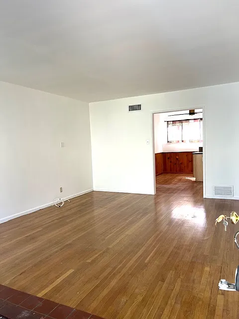 1 bed, 900 sqft, $1,950 — Photo 3