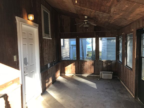 Screened enclosed patio 