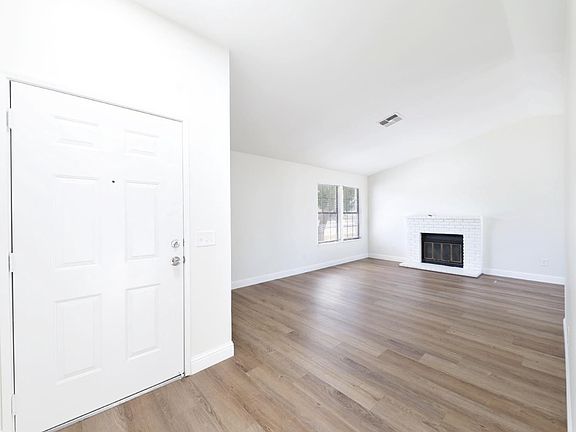 4th image of 3504 Charlotte St