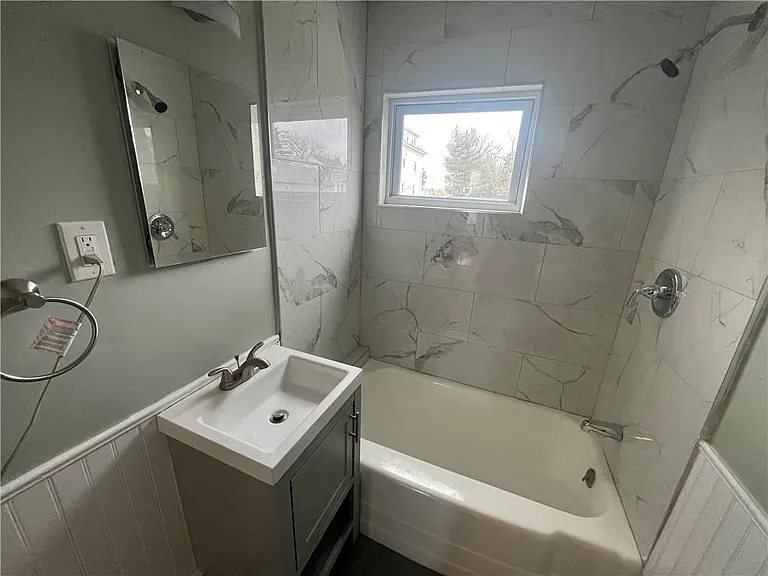 25 10th St #2 — Photo 12