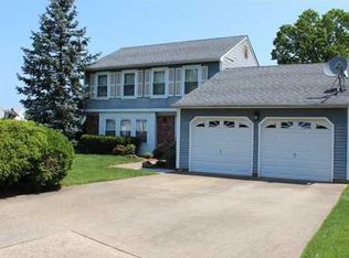 12 Daphne Ct, Edison, NJ 08820