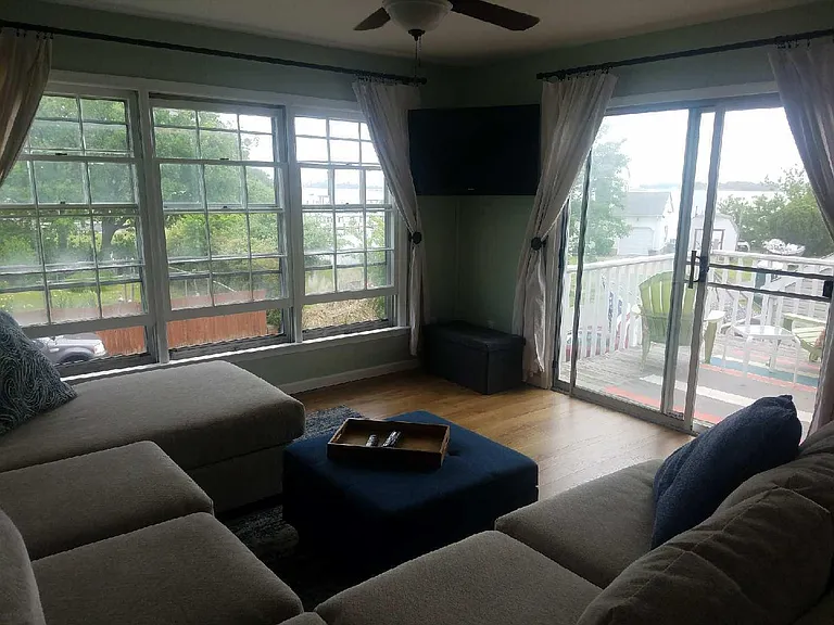 105 Yukon St — Photo 3