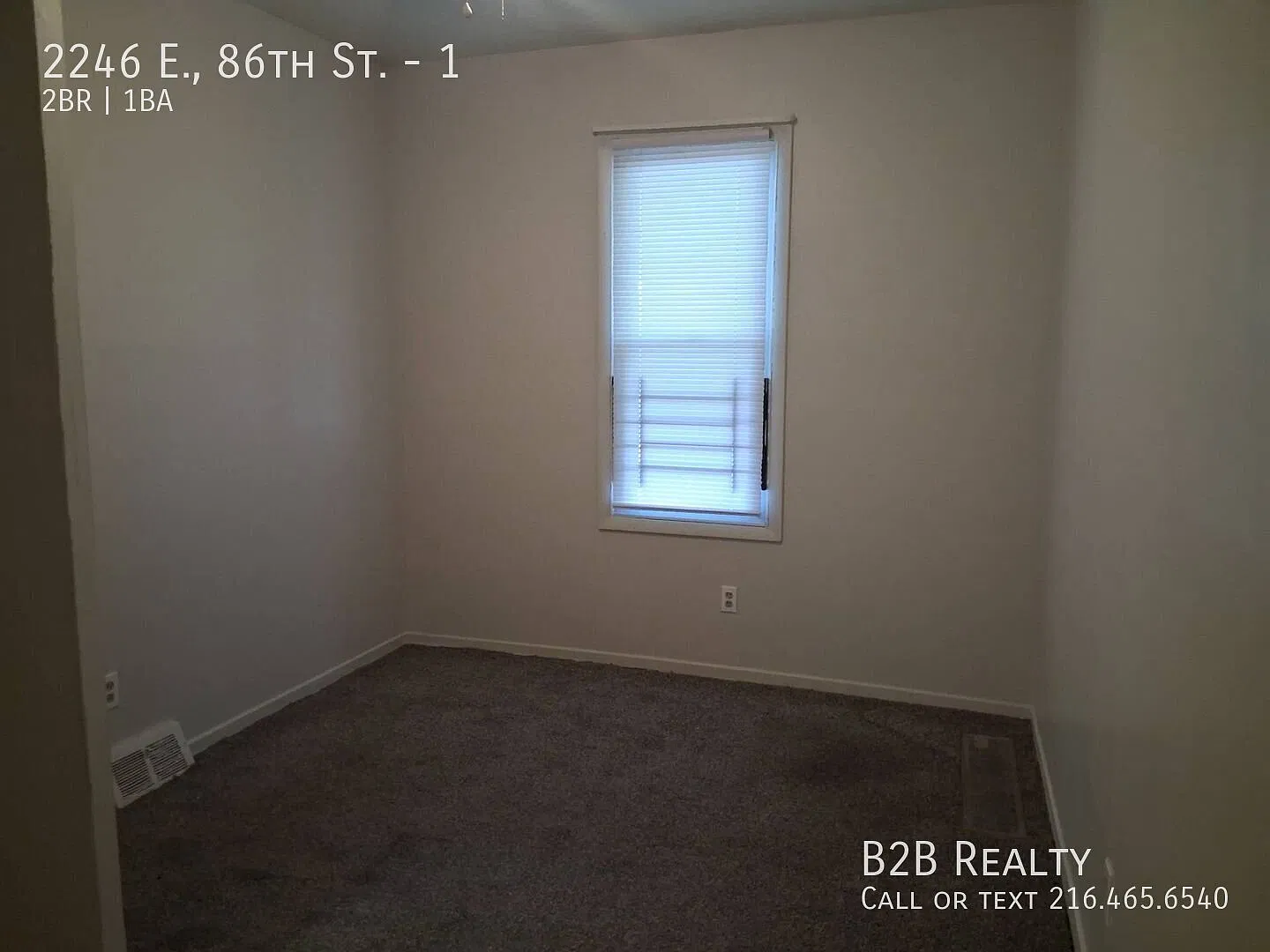 Charming 2 Bed Property at Prime Location — Photo 3