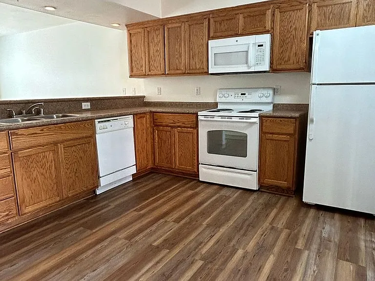 725 W 4th Ave — Photo 1
