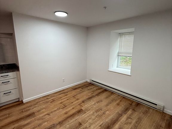 5th image of 82 Oakwood Ave #B1
