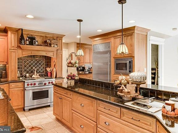 5th image of 15 Ginnie Ln