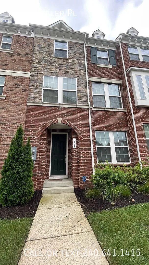 Gorgeous 4 BR/ 3.5 BA Townhome in Summit Hall Reserve! — Photo 1