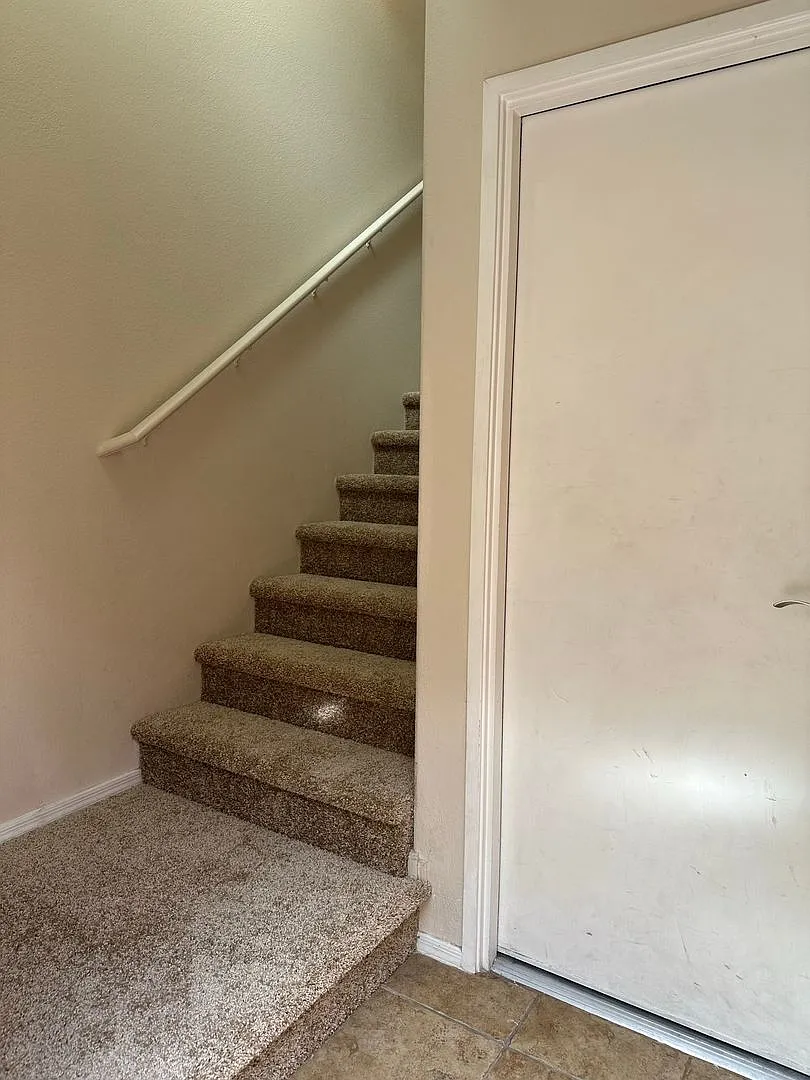 Gorgeous 2 bedroom plus den condo/townhome in the gated community of Tesoro — Photo 3
