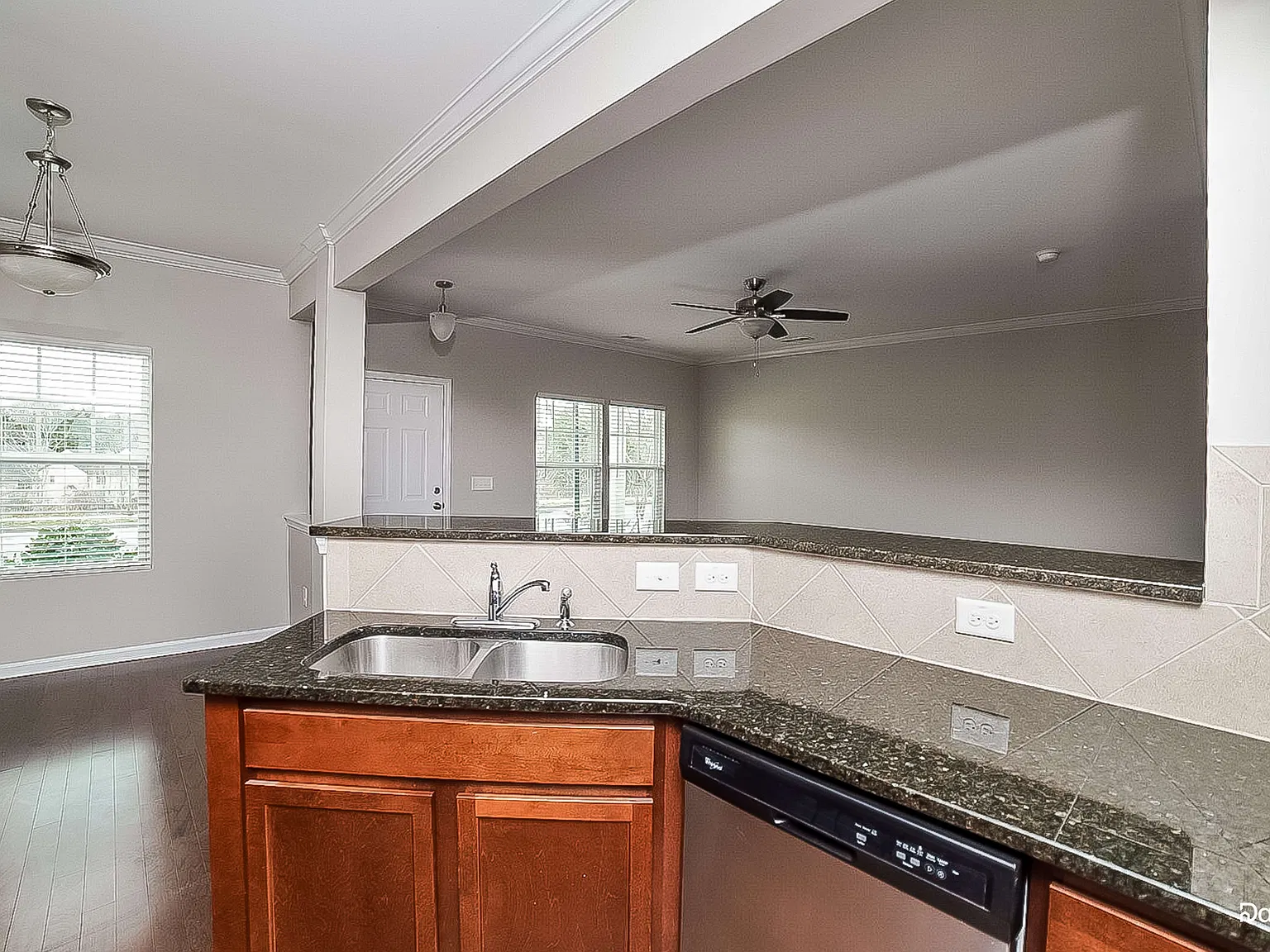 3 bed, 2.5 bath, 1762 sqft, $1,885 — Photo 3
