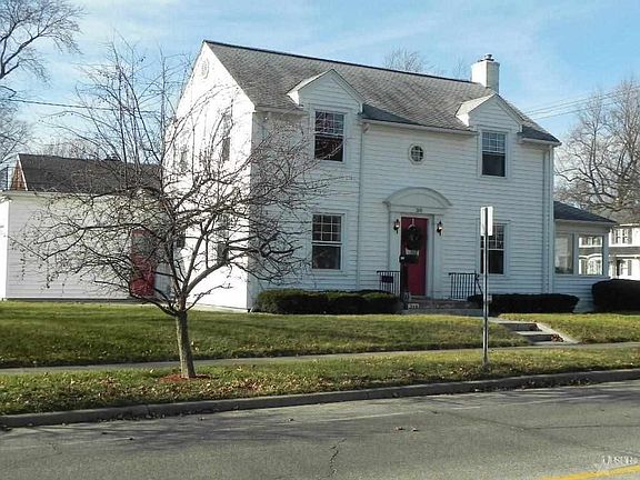 2nd image of 319 N Twyckenham Dr