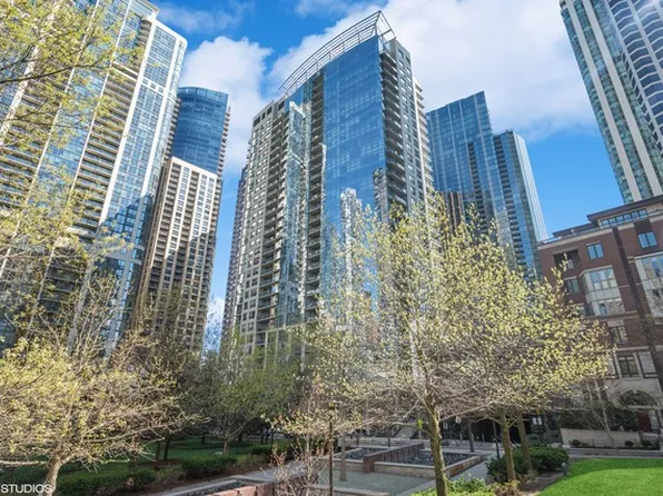 201 N Westshore Dr, Chicago, IL 60601