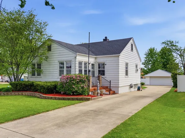 1608 N Center St, Crest Hill, IL 60403