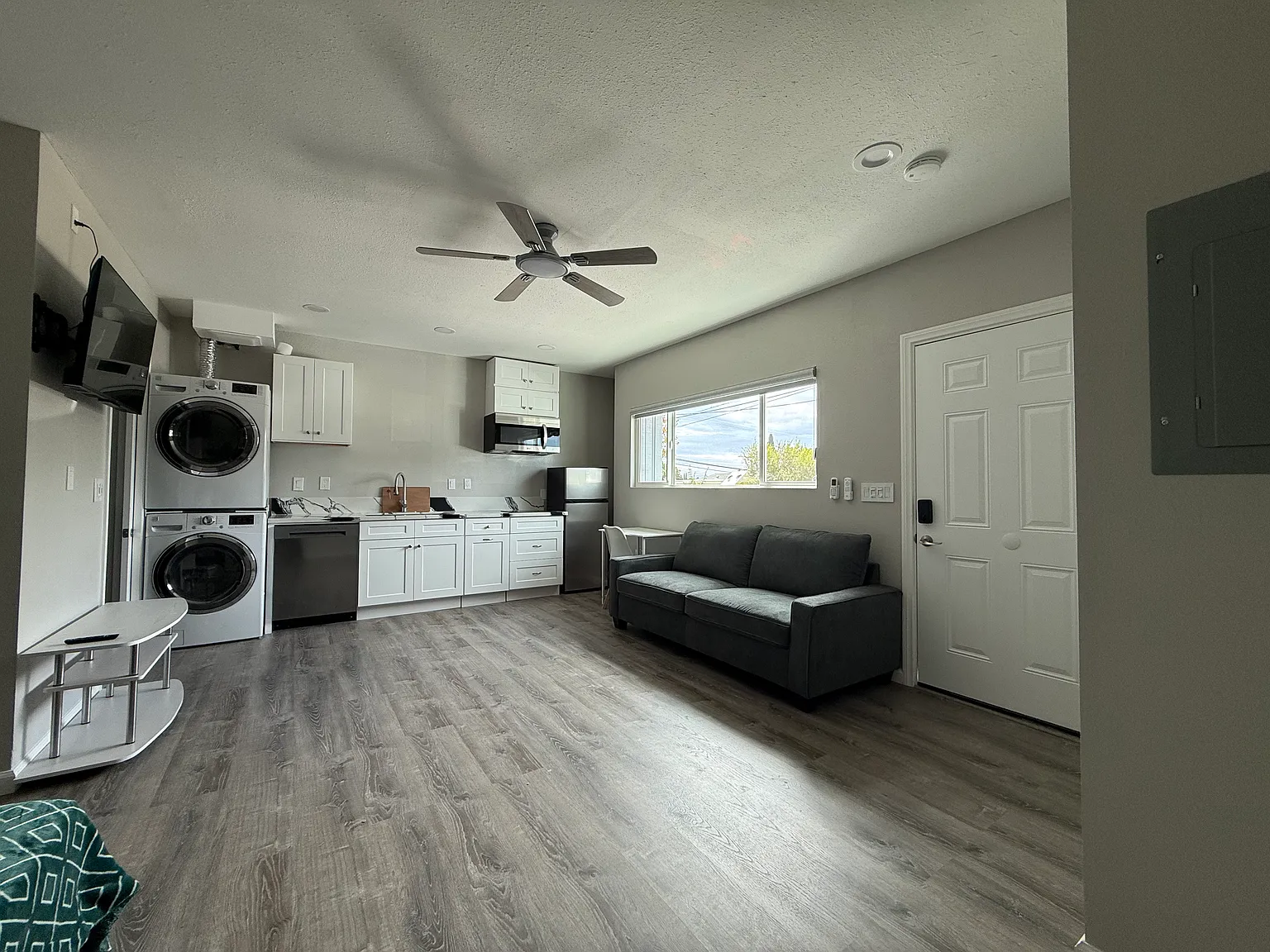 Studio, 430 sqft, $2,100 — Photo 2