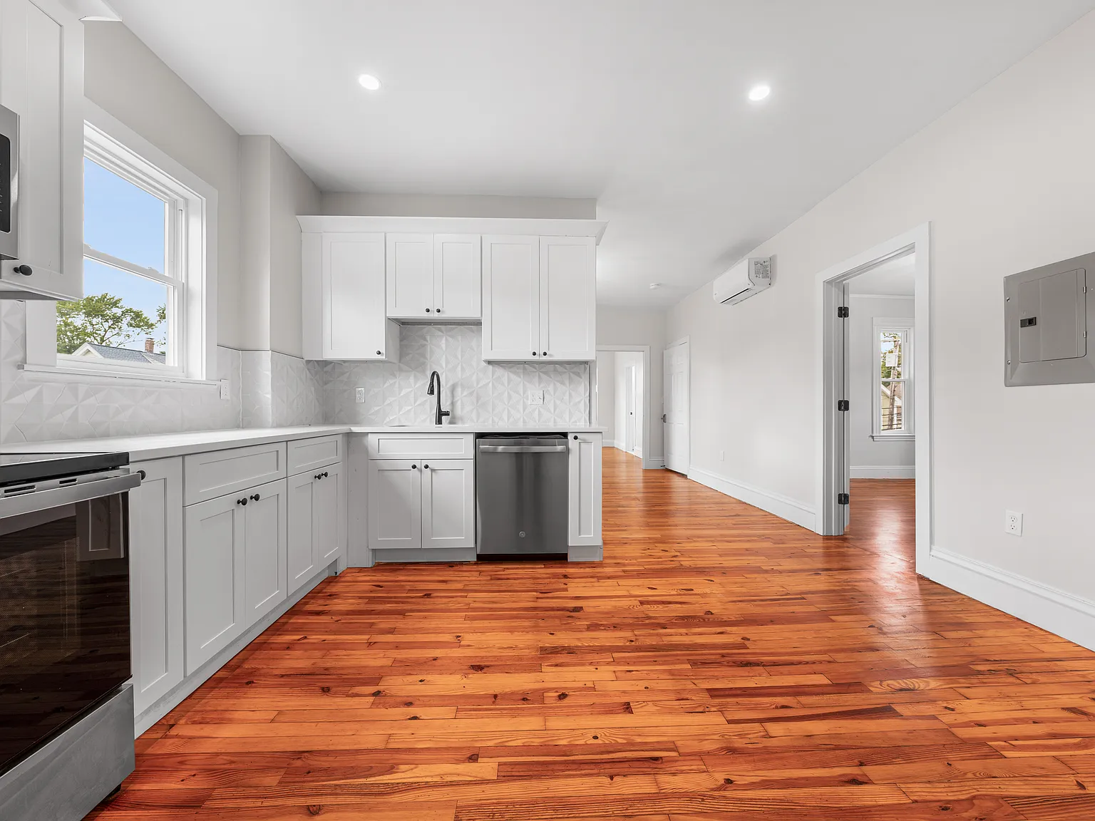 2 bed, 1000 sqft, $3,000 — Photo 3