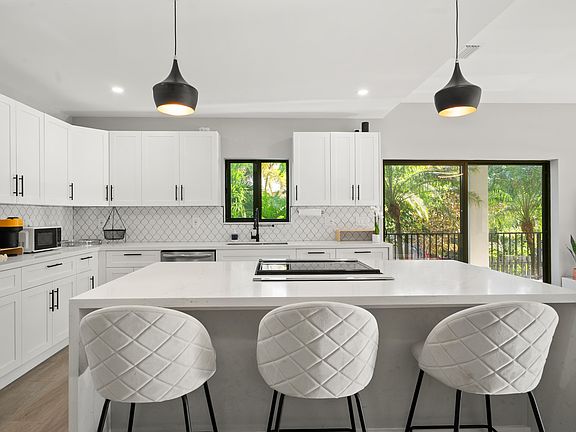 3rd image of 13 Coral Way