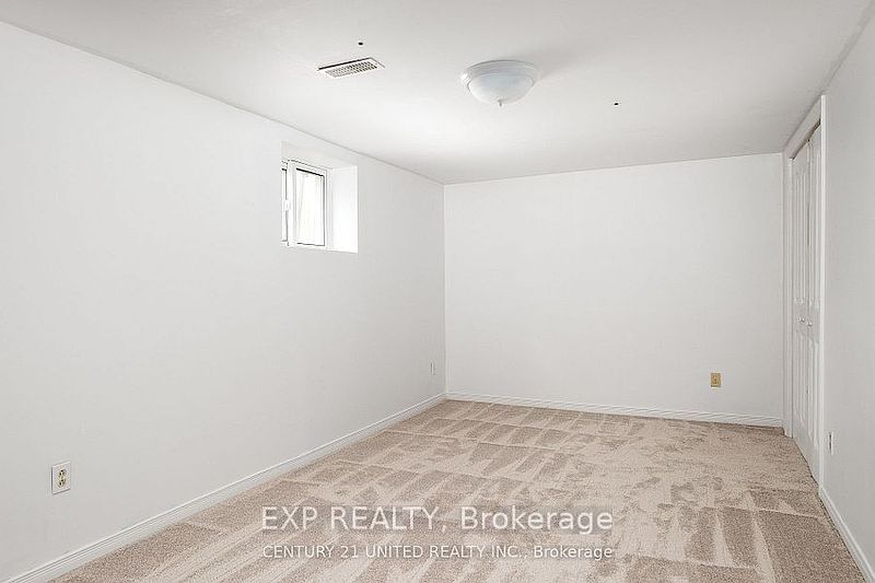 Peterborough House for rent - 5 Bedrooms — photo 22