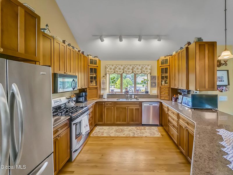 5th image of 33 Maid Marion Way