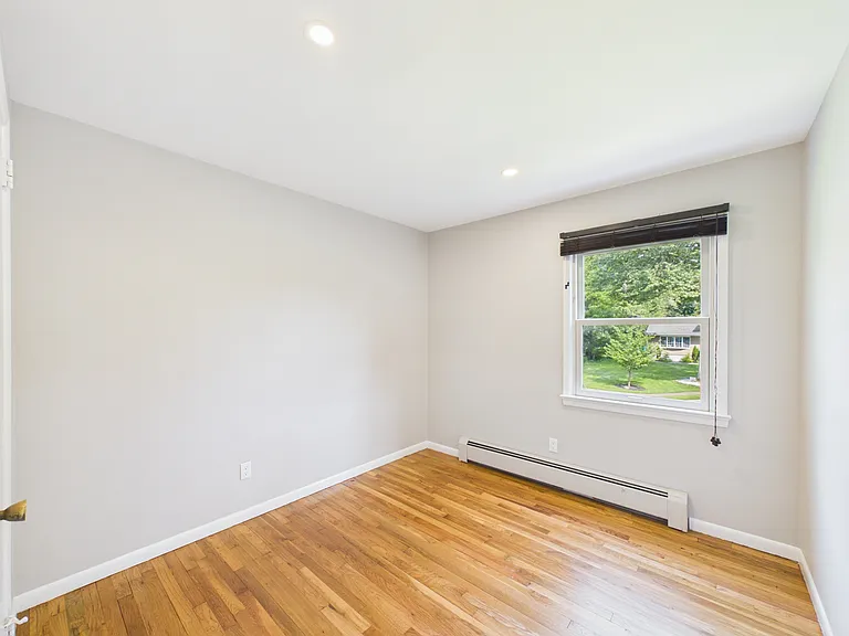 126 Southern Pkwy — Photo 18