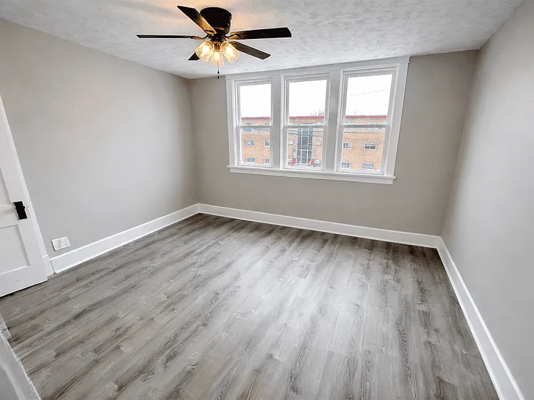 2550 Montana Ave — Photo 14