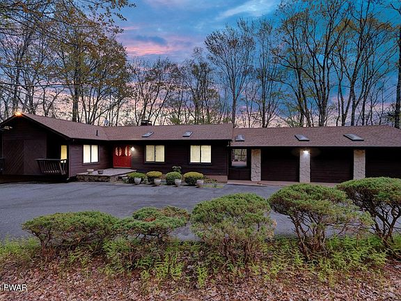 4th image of 809 Blackbirch Ct