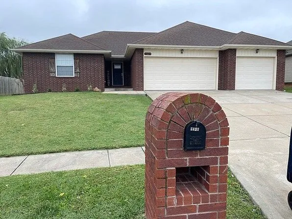 5423 Basswood Ct, Springfield, MO 65802