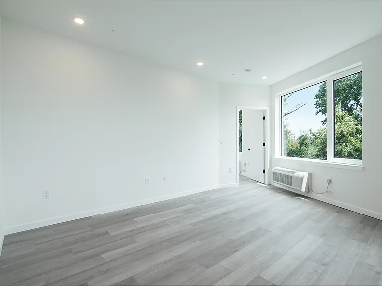 130 Monitor Street — Photo 17