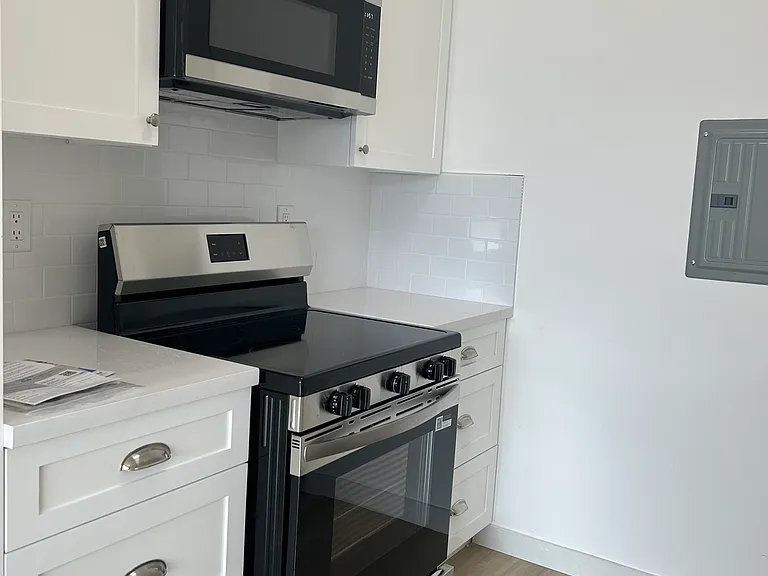 2501 Beverly Ave #24 — Photo 19