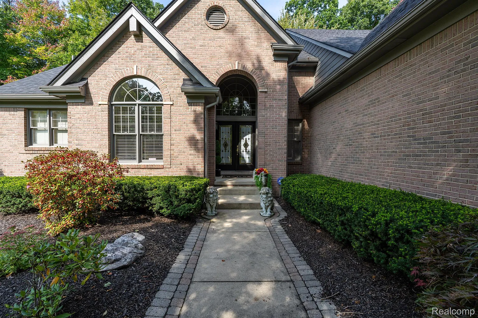 1586 Gleneagles photo 1