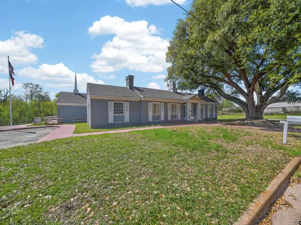 302 E South St, Overton, TX 75684
