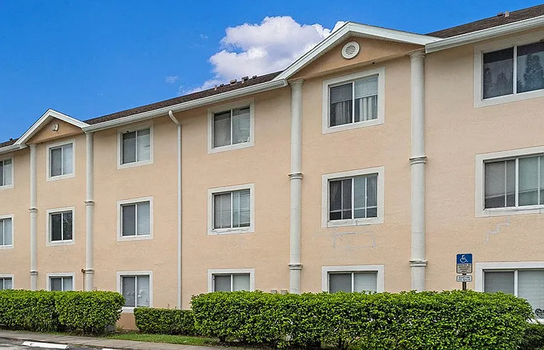 Southgate Apartments — Photo 10