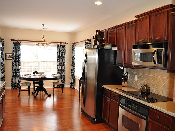 3rd image of 48 Richland Creek Dr