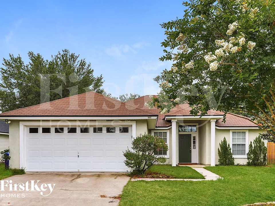 1220 Maclaren St