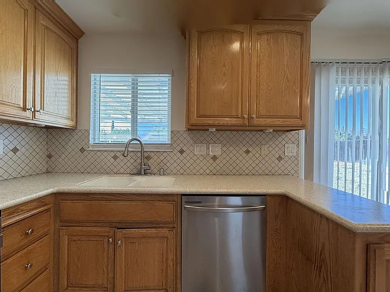 539 Hidalgo Ave — Photo 9
