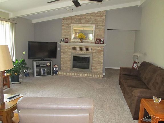 5th image of 762 Puritan Dr