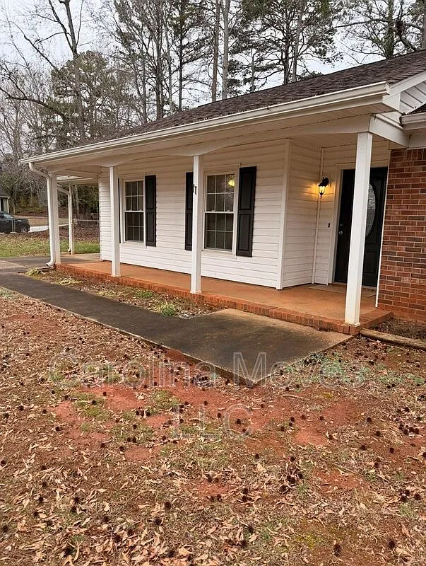 3 bed, 2.0 bath, 1650 sqft, $1,595 — Photo 2