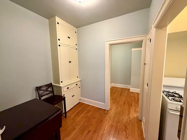 300 S Barker Ave — Photo 6