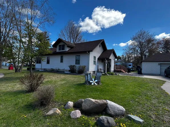 320 W State St, Dresser, WI 54009