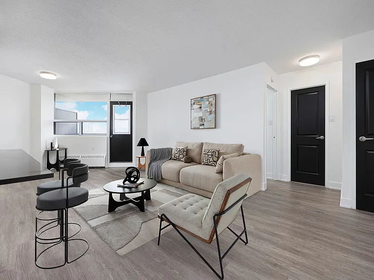 3122 Hurontario St — Photo 15