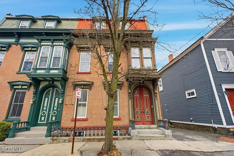 3rd image of 109 Front Street