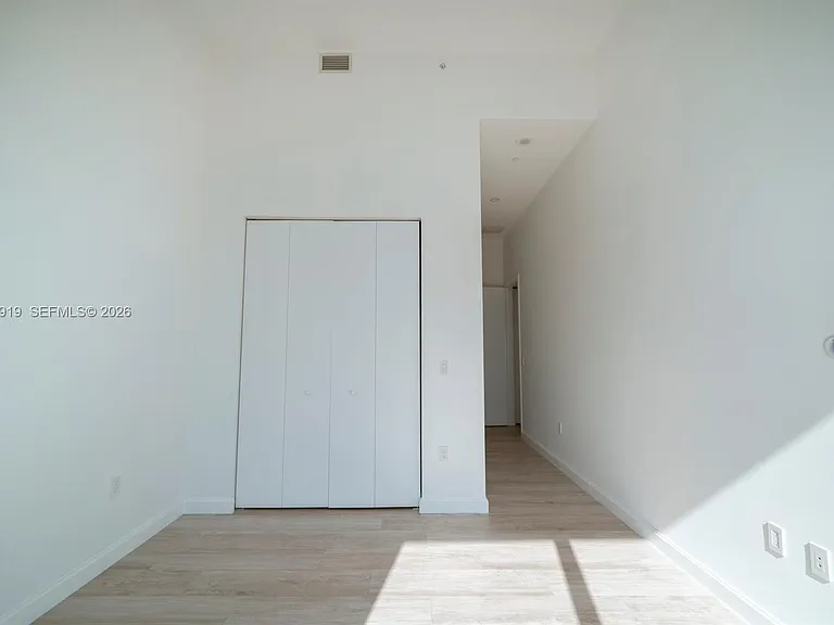 45 SW 9th St #4906 — Photo 37