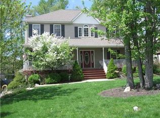 6 Baron Dr, Warwick, NY 10990