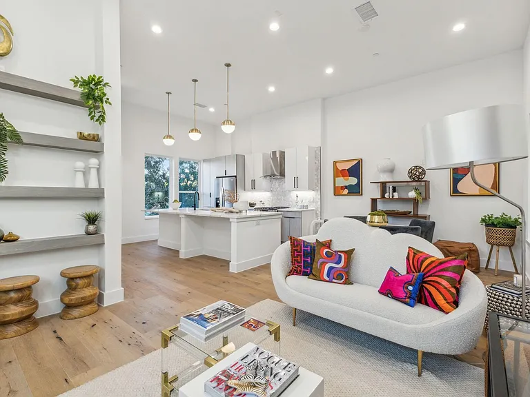 4208 Live Oak St #106 — Photo 5