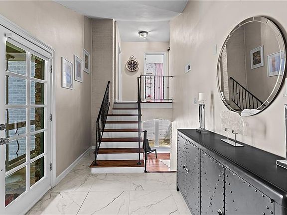 3rd image of 1215 Sheridan Rd NE