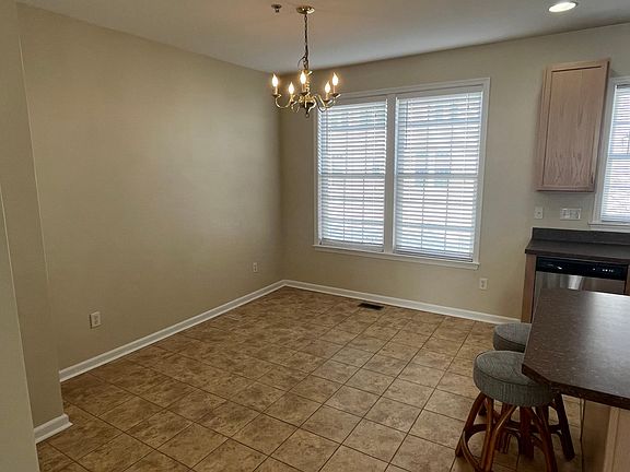 4th image of 35772 S Gloucester Cir