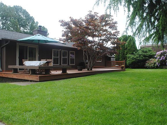 800 sq ft deck for entertaining
