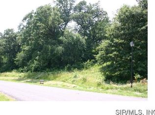 7 Rollingwood Dr, Moro, IL 62067