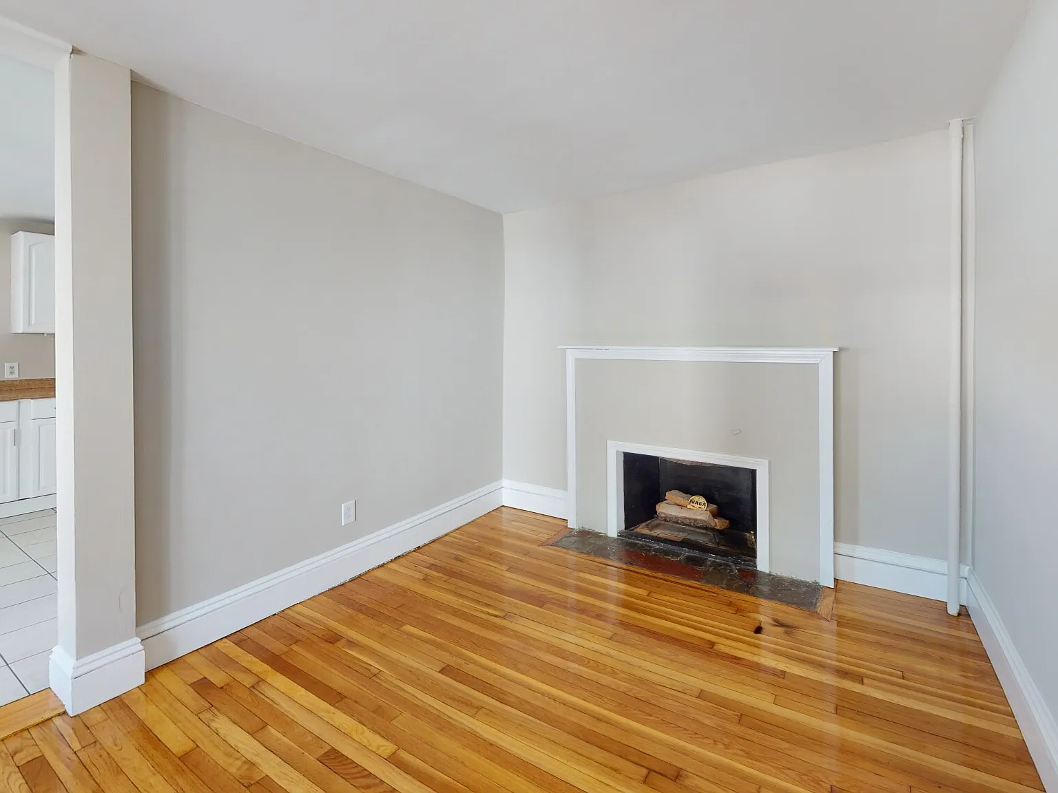 Spacious 2 Bed in Brighton 900 SF Near Harvard & Trader Joe's — Photo 4