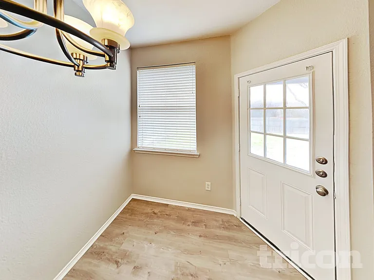4913 Cape St — Photo 4